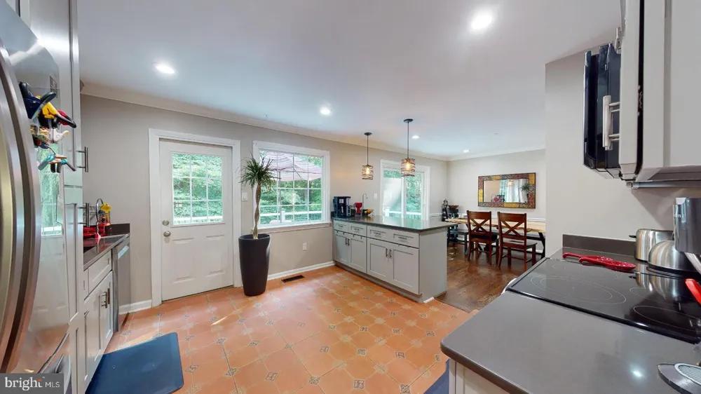 7628 CHANCELLOR WAY Springfield, VA 22153