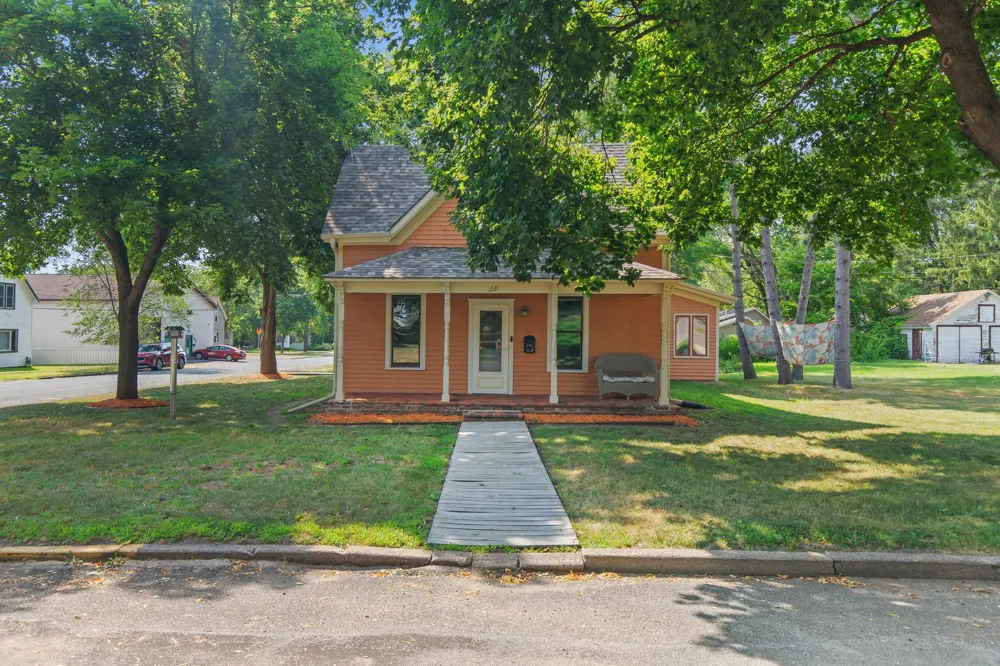 1221 10th Street E Menomonie, WI 54751