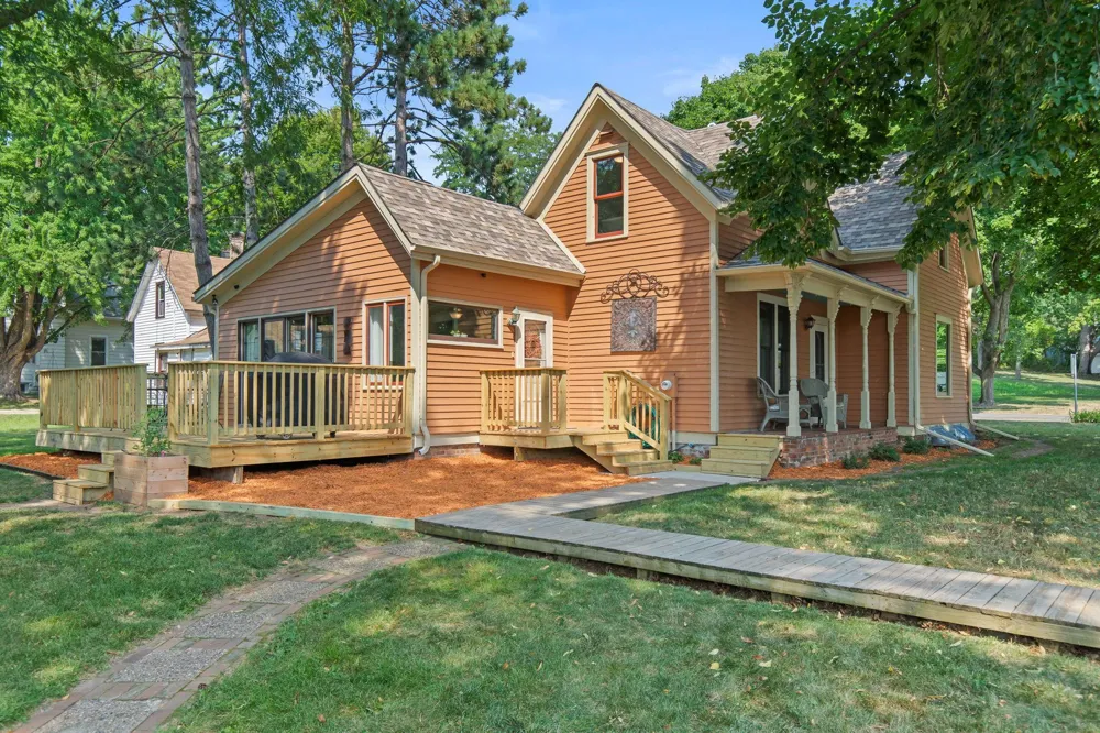 1221 10th Street E Menomonie, WI 54751