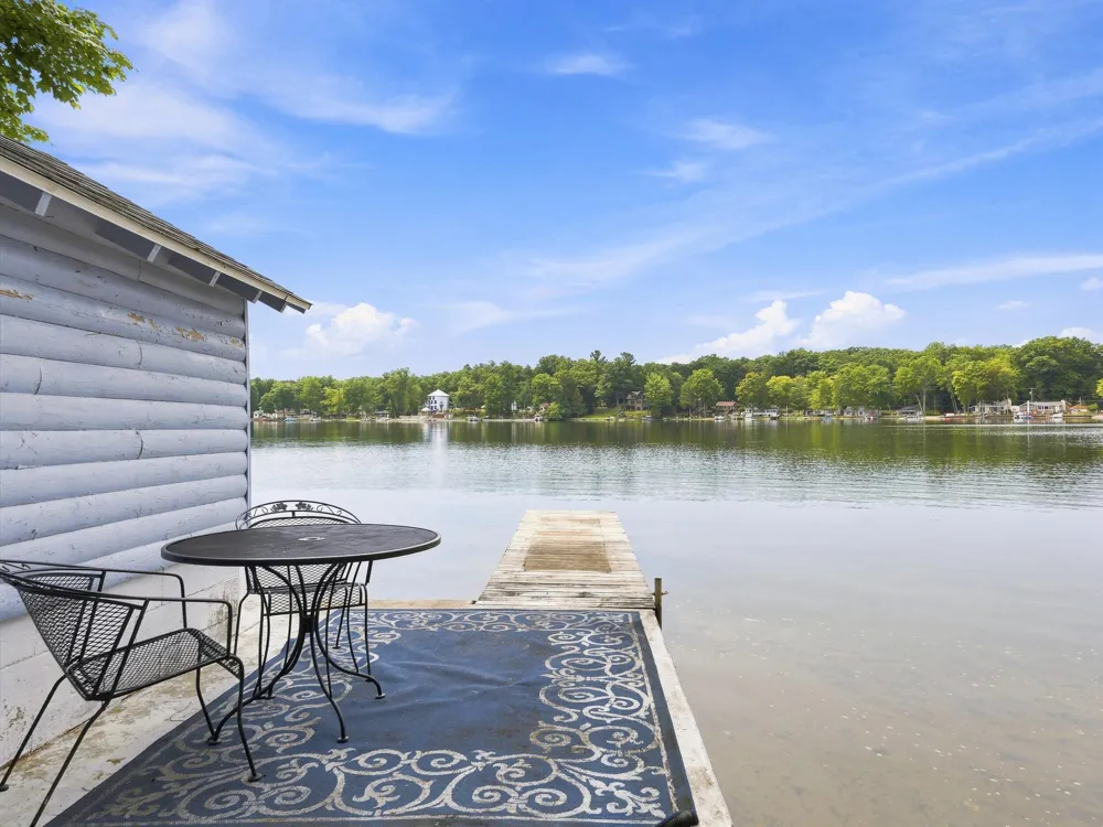 9545 E School Section Lake Drive Morton Township, MI 49332