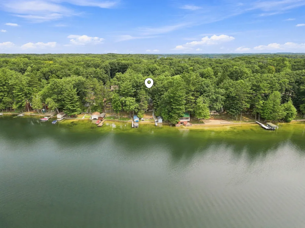 9545 E School Section Lake Drive Morton Township, MI 49332