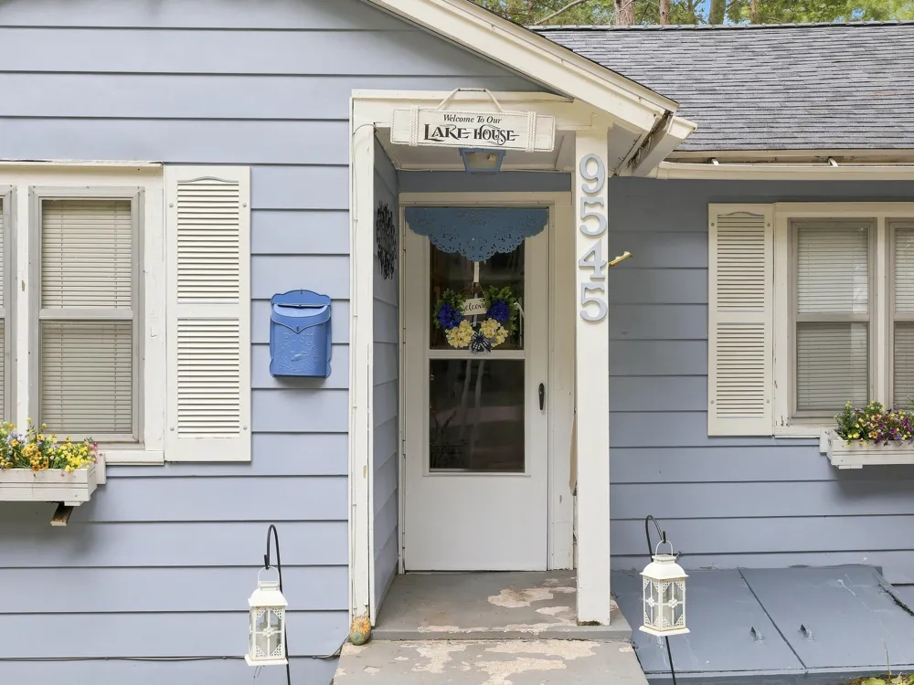 9545 E School Section Lake Drive Morton Township, MI 49332