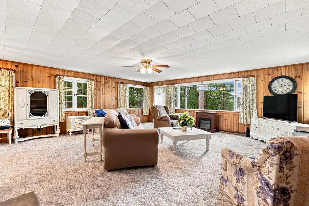 9545 E School Section Lake Drive Morton Township, MI 49332