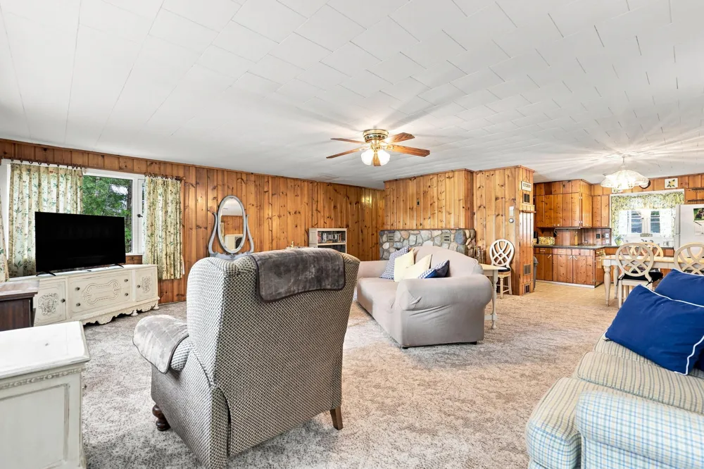 9545 E School Section Lake Drive Morton Township, MI 49332