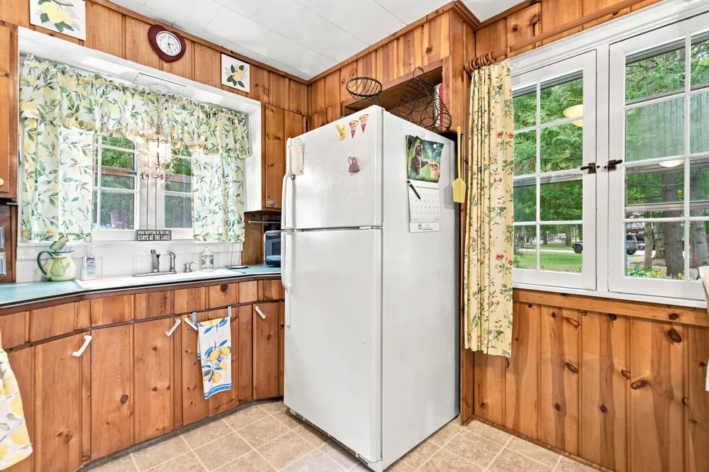 9545 E School Section Lake Drive Morton Township, MI 49332