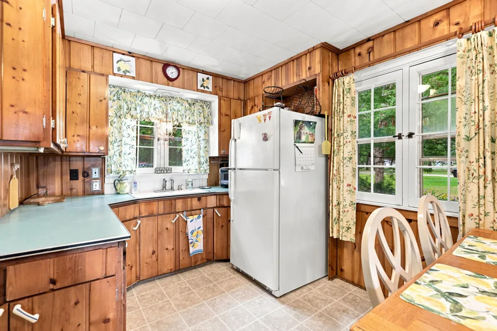 9545 E School Section Lake Drive Morton Township, MI 49332