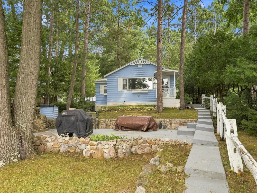 9545 E School Section Lake Drive Morton Township, MI 49332
