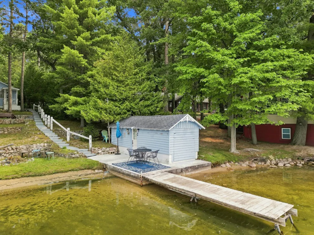 9545 E School Section Lake Drive Morton Township, MI 49332