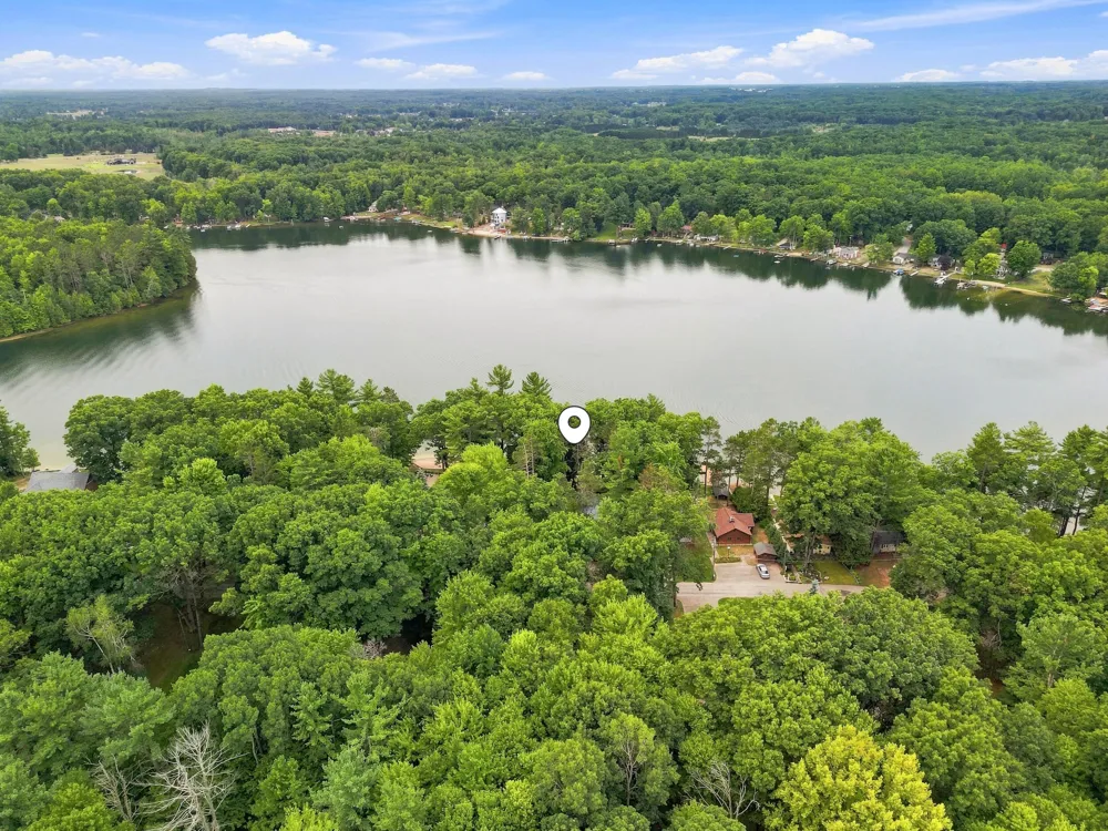9545 E School Section Lake Drive Morton Township, MI 49332
