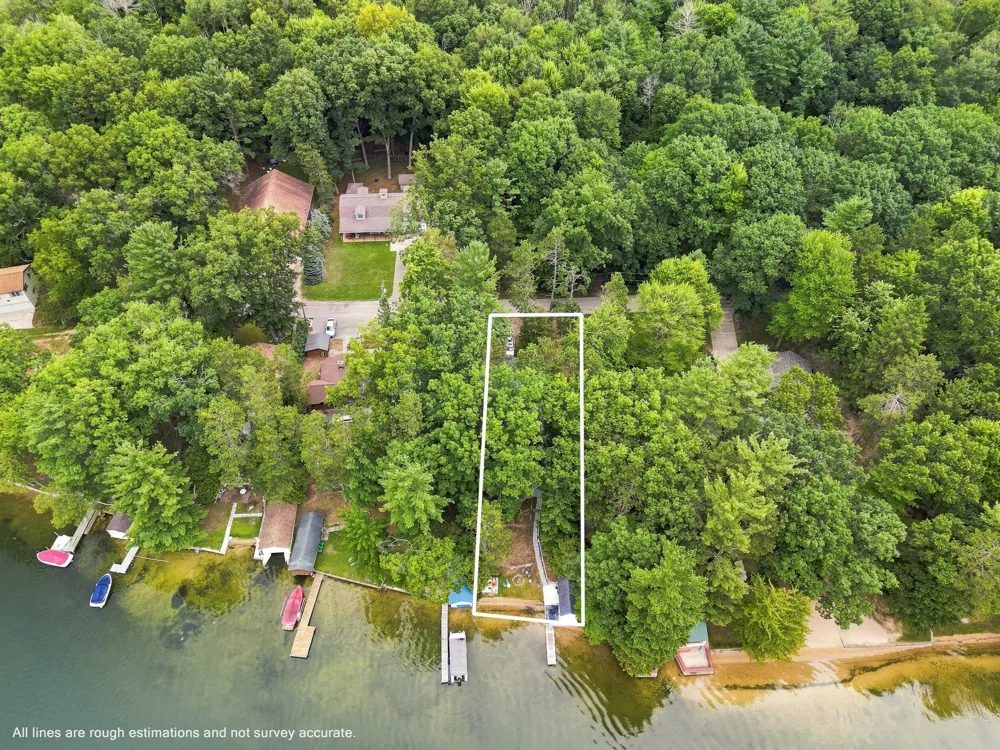 9545 E School Section Lake Drive Morton Township, MI 49332