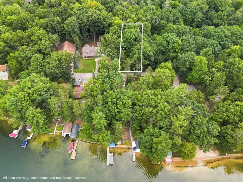 9545 E School Section Lake Drive Morton Township, MI 49332