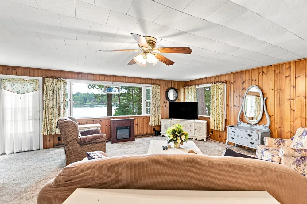 9545 E School Section Lake Drive Morton Township, MI 49332