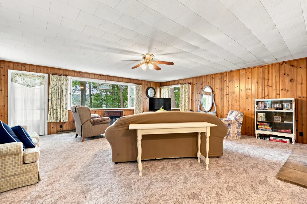 9545 E School Section Lake Drive Morton Township, MI 49332
