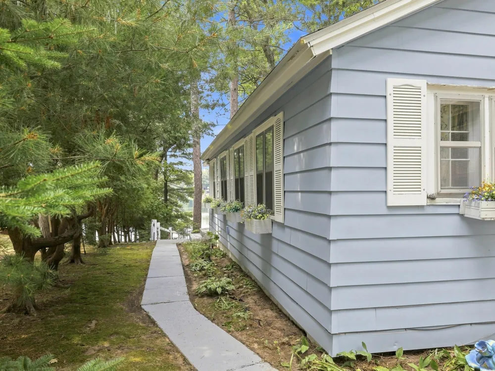 9545 E School Section Lake Drive Morton Township, MI 49332