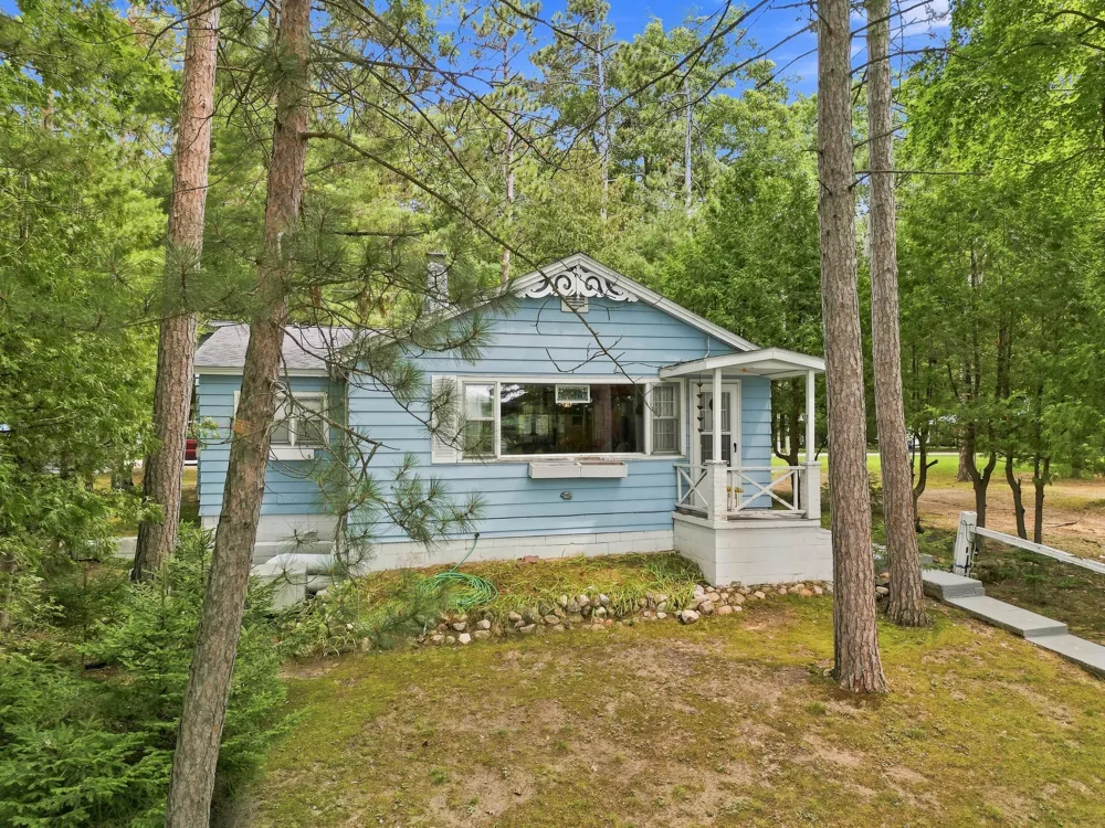9545 E School Section Lake Drive Morton Township, MI 49332