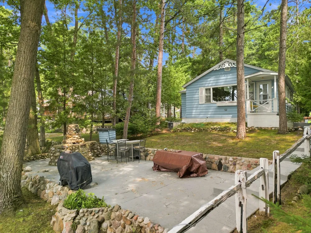 9545 E School Section Lake Drive Morton Township, MI 49332