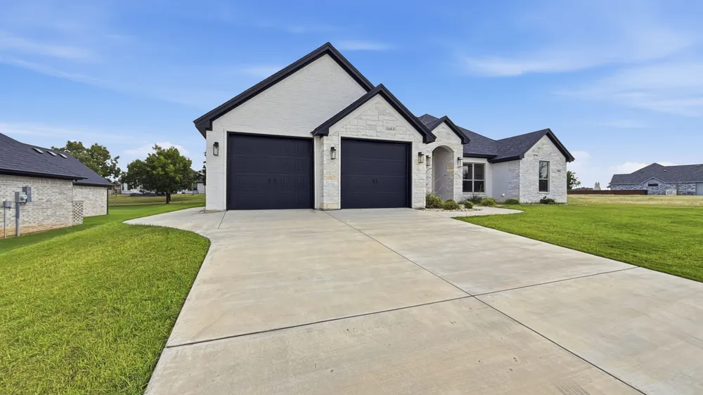3709 Tremont Lane Granbury, TX 76049