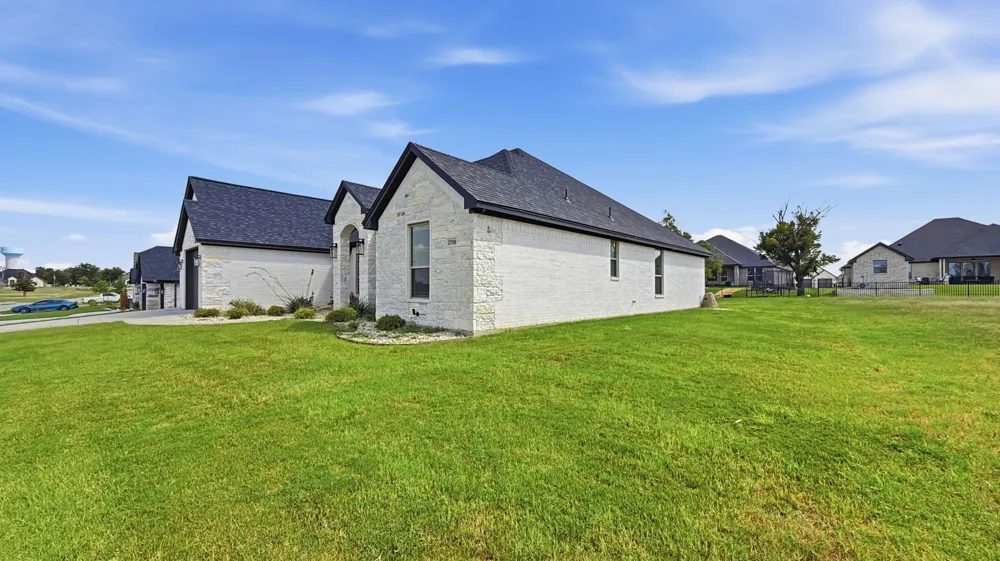 3709 Tremont Lane Granbury, TX 76049