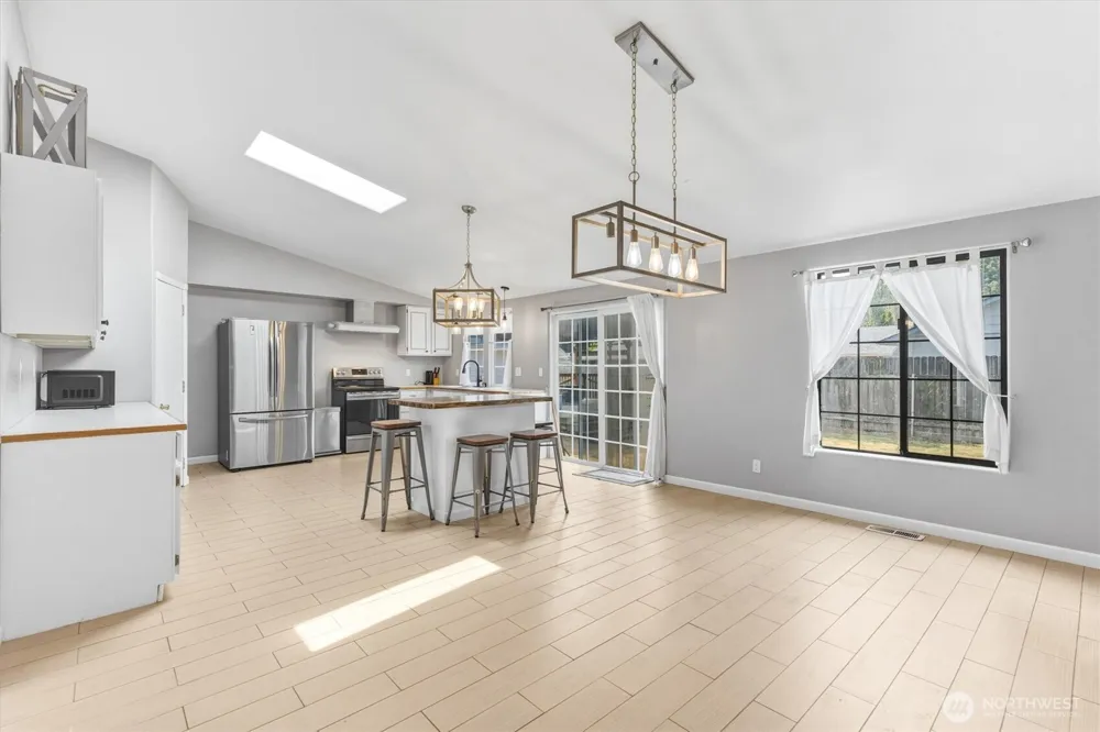 2427 Hickory Avenue Longview, WA 98632