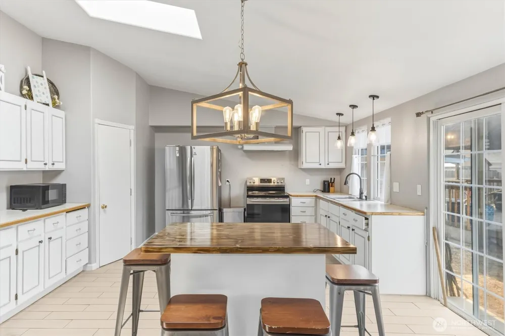 2427 Hickory Avenue Longview, WA 98632