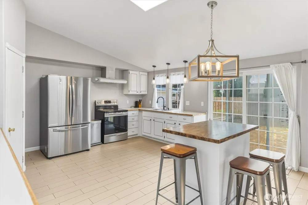 2427 Hickory Avenue Longview, WA 98632