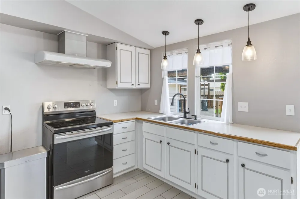 2427 Hickory Avenue Longview, WA 98632