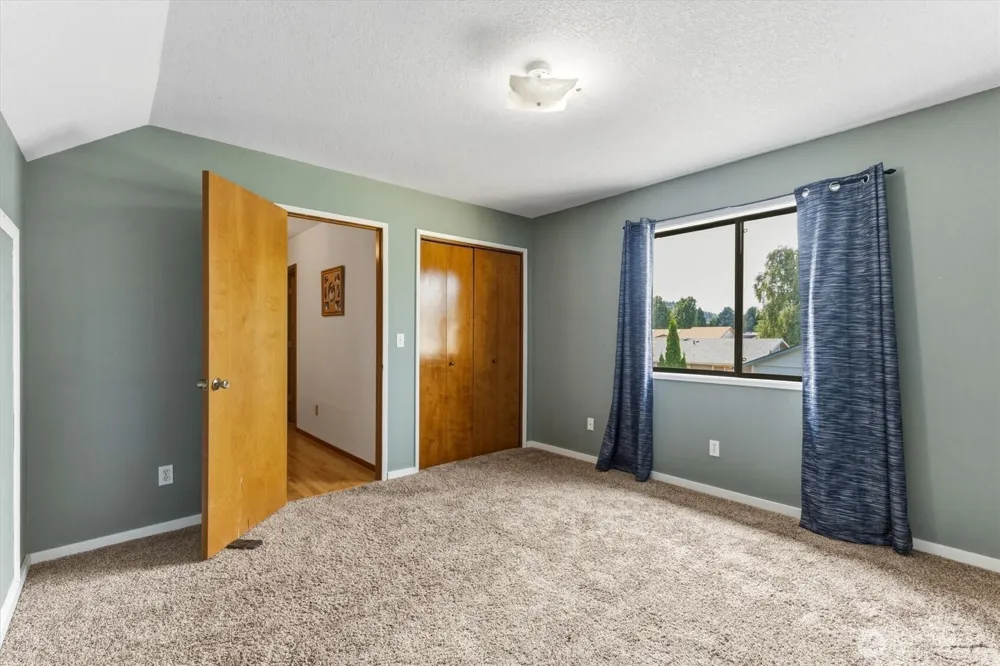 2427 Hickory Avenue Longview, WA 98632
