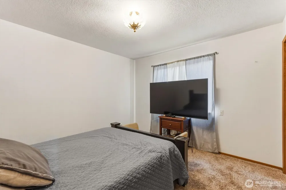 2427 Hickory Avenue Longview, WA 98632