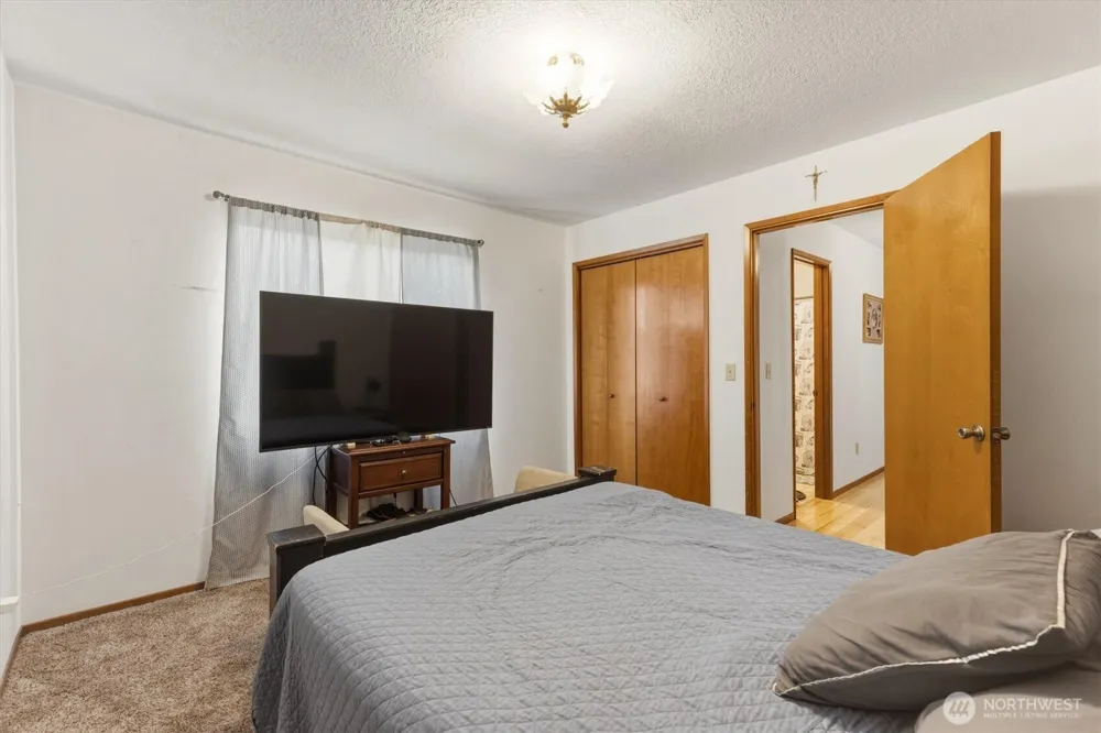 2427 Hickory Avenue Longview, WA 98632