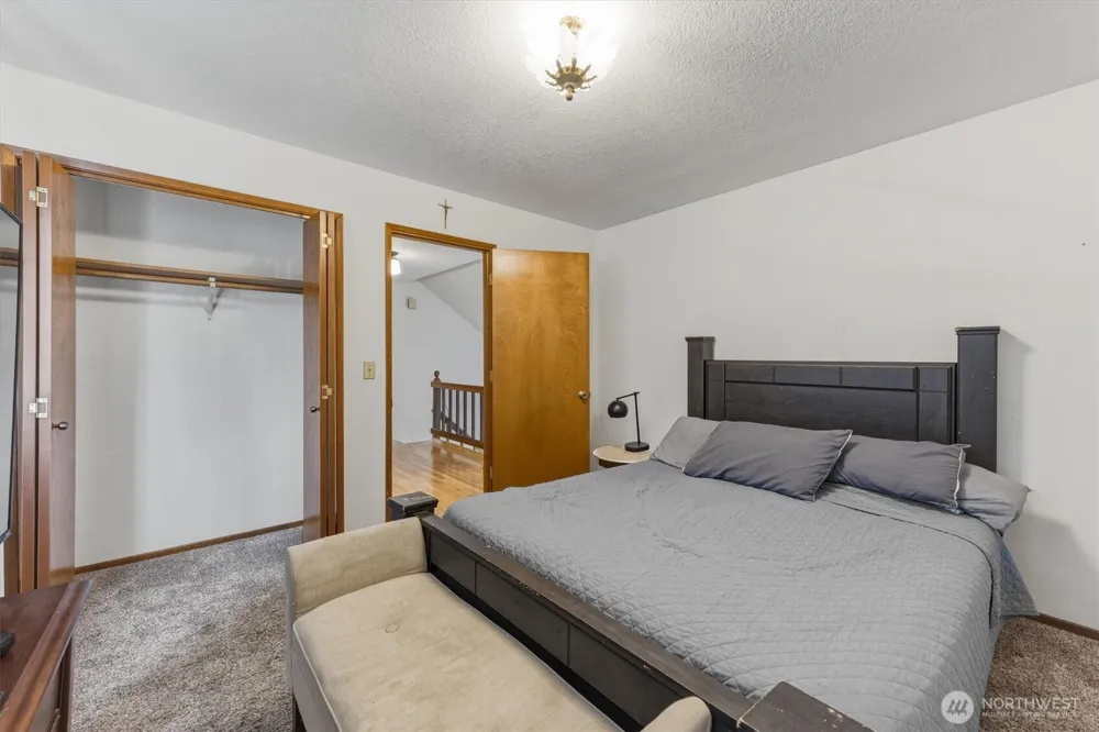 2427 Hickory Avenue Longview, WA 98632