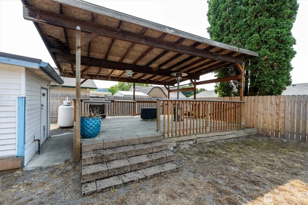 2427 Hickory Avenue Longview, WA 98632