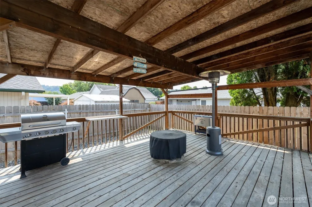 2427 Hickory Avenue Longview, WA 98632