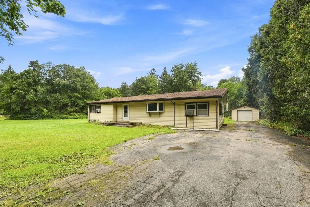 8887 Elm Valley Road Union Pier, MI 49129