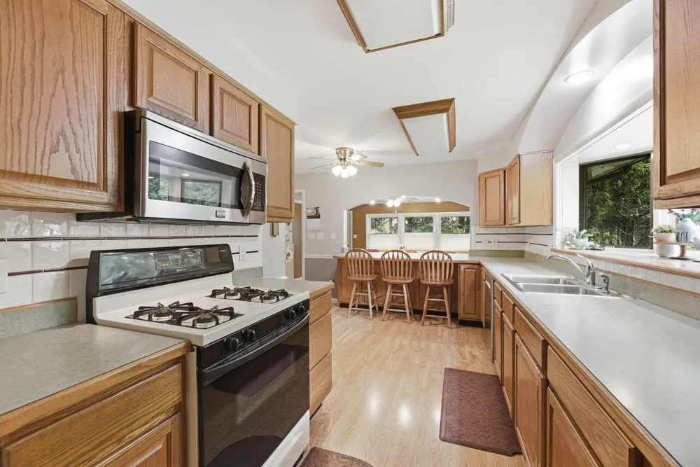 8887 Elm Valley Road Union Pier, MI 49129