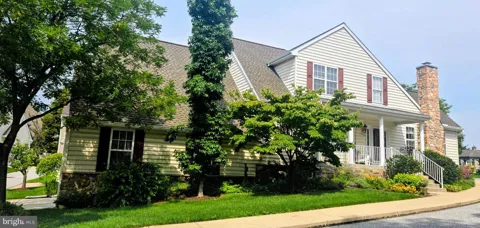 700 ARBOR LANE