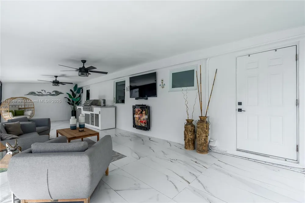 11350 SW 57th St Miami, FL 33173