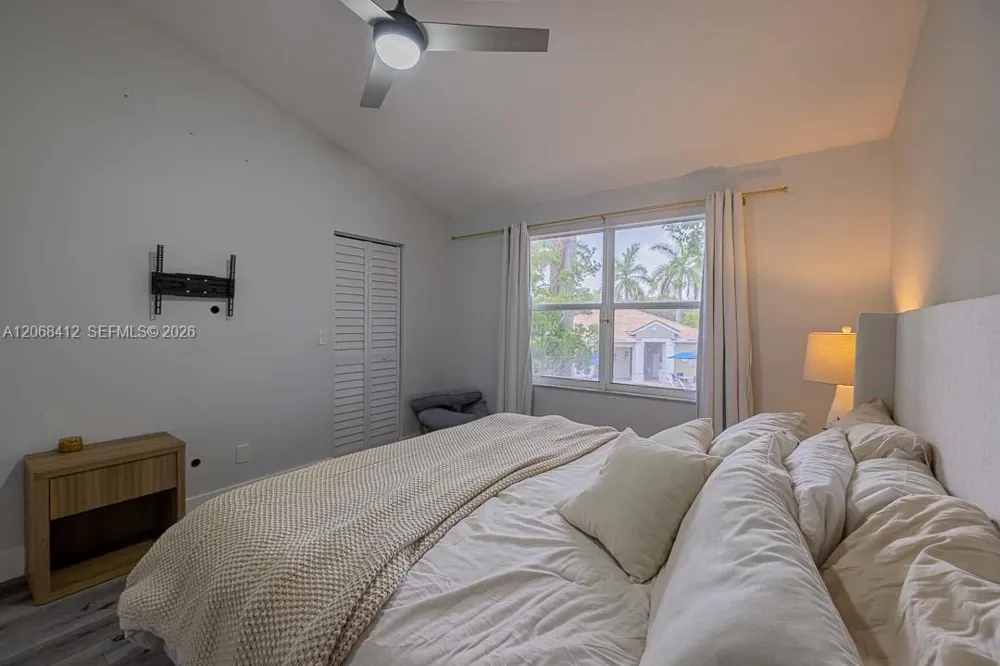 12171 SW 4th St Pembroke Pines, FL 33025