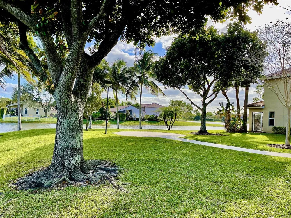 12171 SW 4th St Pembroke Pines, FL 33025