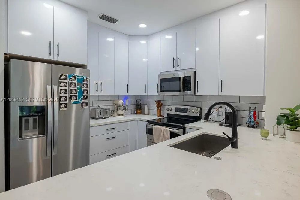 12171 SW 4th St Pembroke Pines, FL 33025