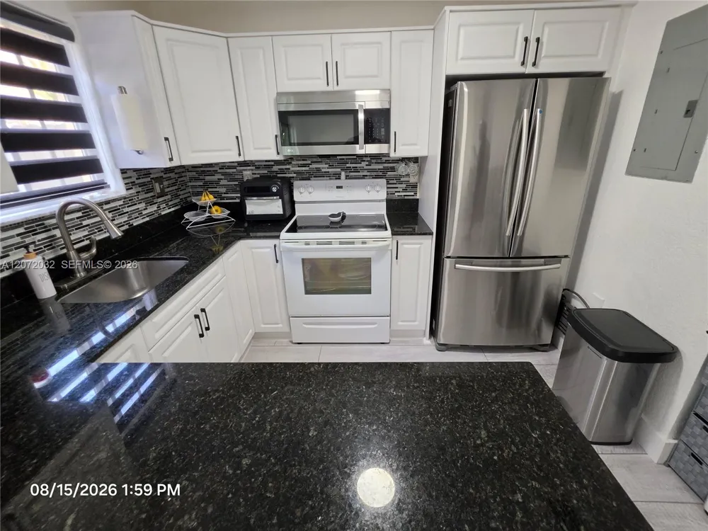11424 NW 94th Pl #7 Hialeah Gardens, FL 33018