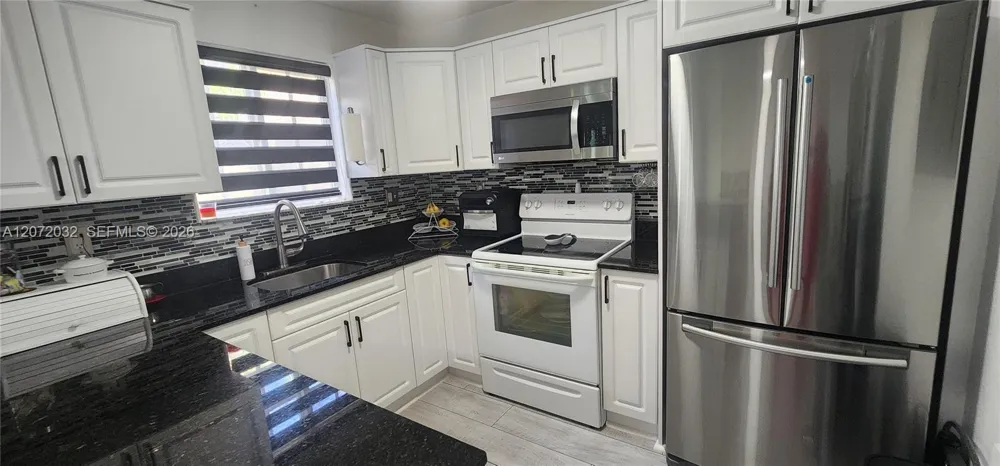 11424 NW 94th Pl #7 Hialeah Gardens, FL 33018