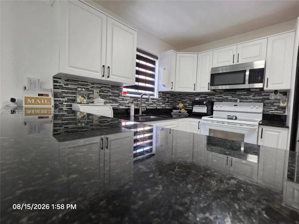 11424 NW 94th Pl #7 Hialeah Gardens, FL 33018