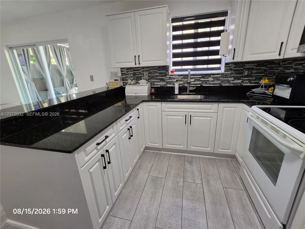 11424 NW 94th Pl #7 Hialeah Gardens, FL 33018
