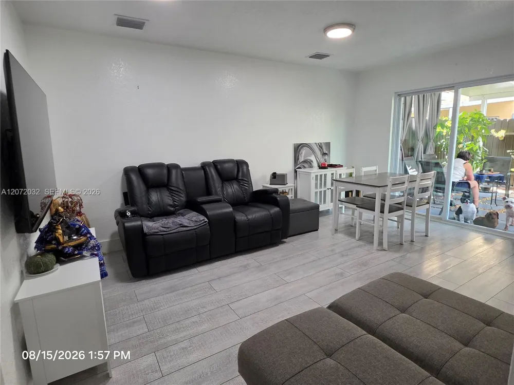 11424 NW 94th Pl #7 Hialeah Gardens, FL 33018