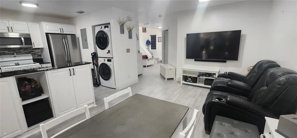 11424 NW 94th Pl #7 Hialeah Gardens, FL 33018