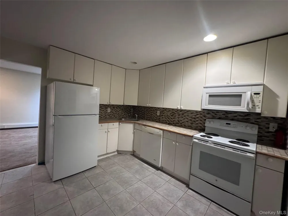 143 E Parkview Drive Shirley, NY 11967