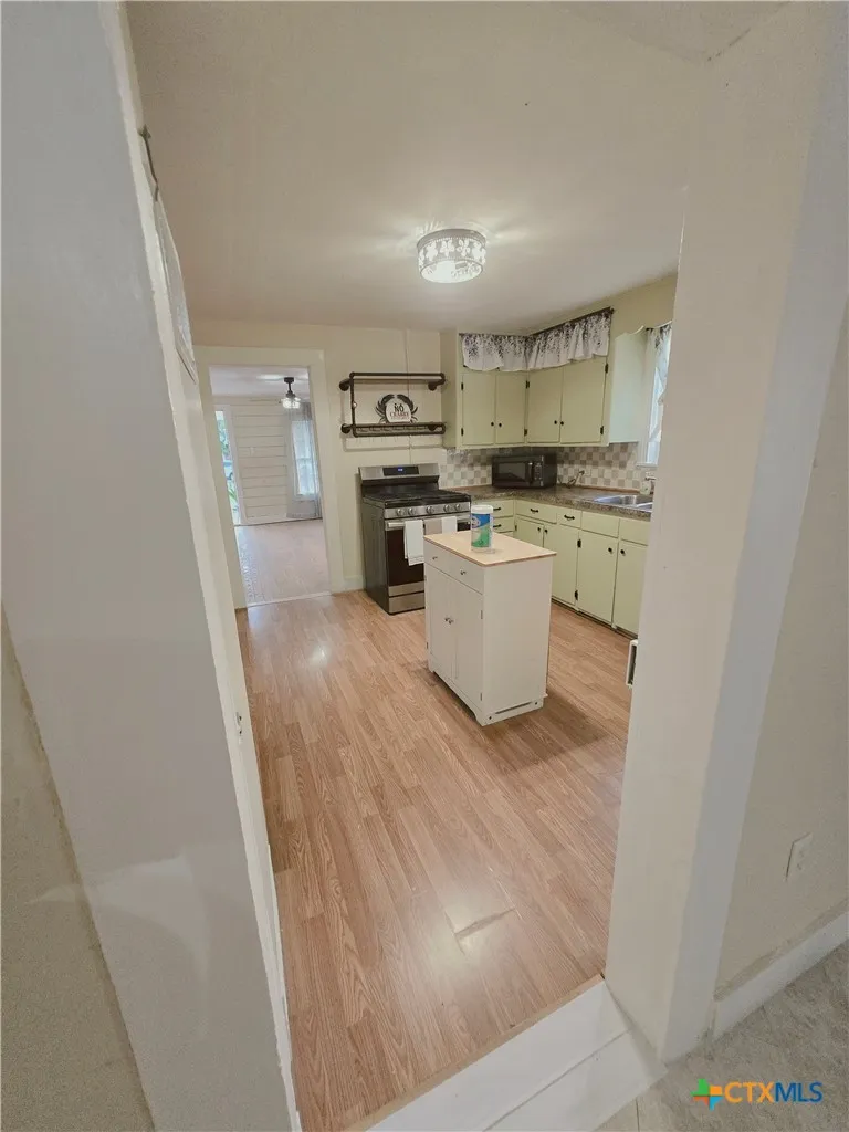 404 Hill Street Itasca, TX 76055