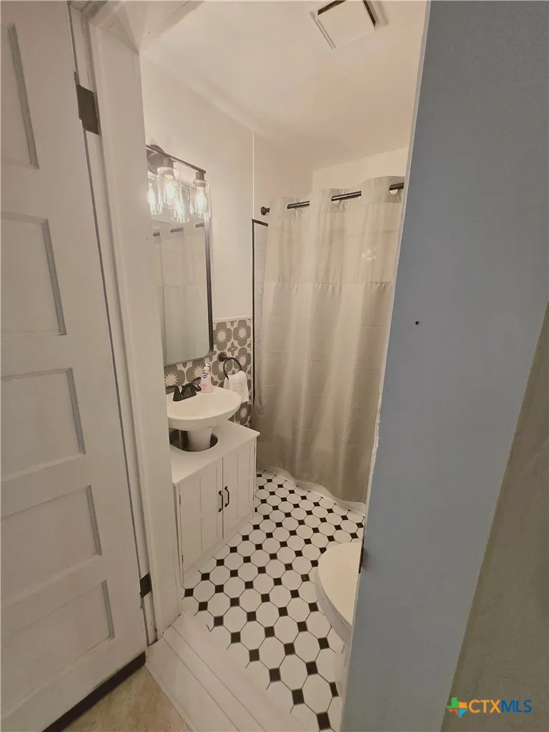 404 Hill Street Itasca, TX 76055