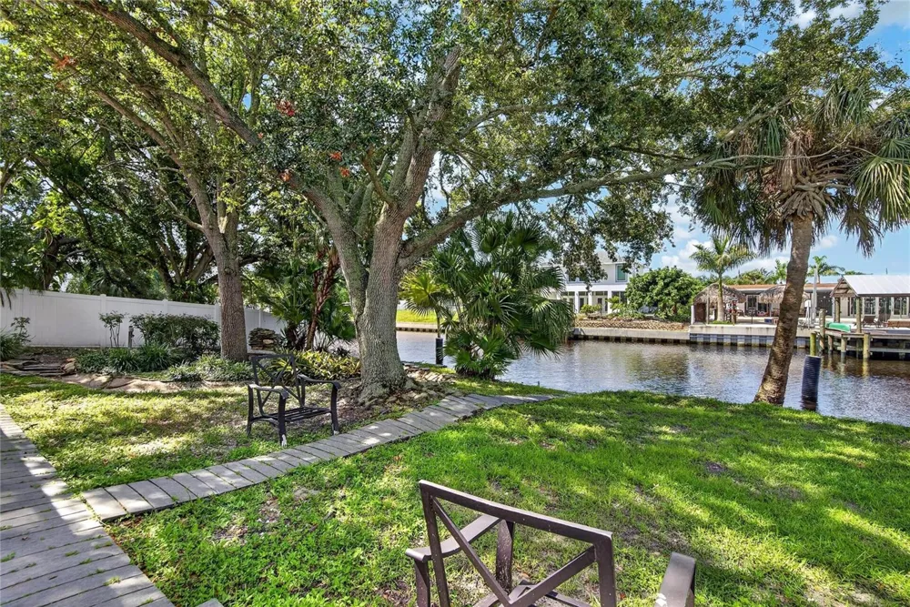 10718 DRUMMOND RD Tampa, FL 33615