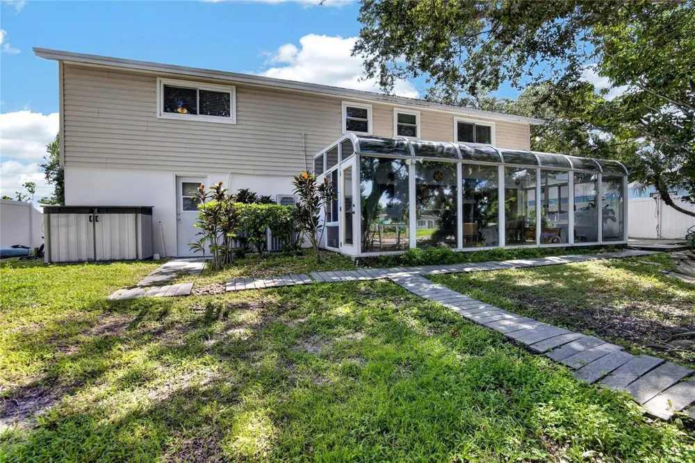 10718 DRUMMOND RD Tampa, FL 33615